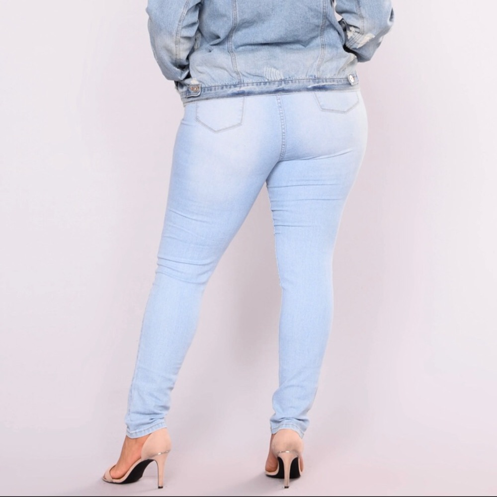 Fashion Nova Light Blue Jeans - Picture 6 of 9